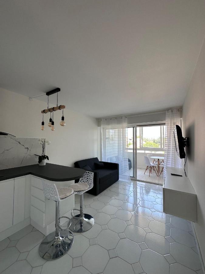 Studio Antibes Port Vauban. Exterior photo